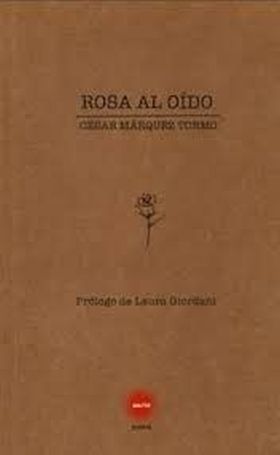 Rosa al oído