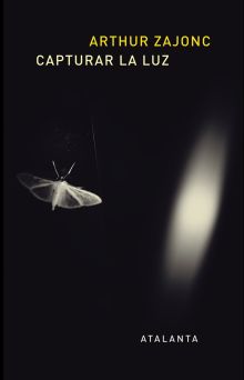 CAPTURAR LA LUZ: LA HISTORIA ENTRELAZADA DE LA LUZ